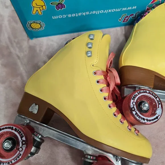 Moxi Beach Bunny Roller Quad Skates women’s size 6 - Picture 8 of 8